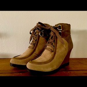 Guess Brand Lanni Wedge Boots Brown sz 8.5 Brand New in Box